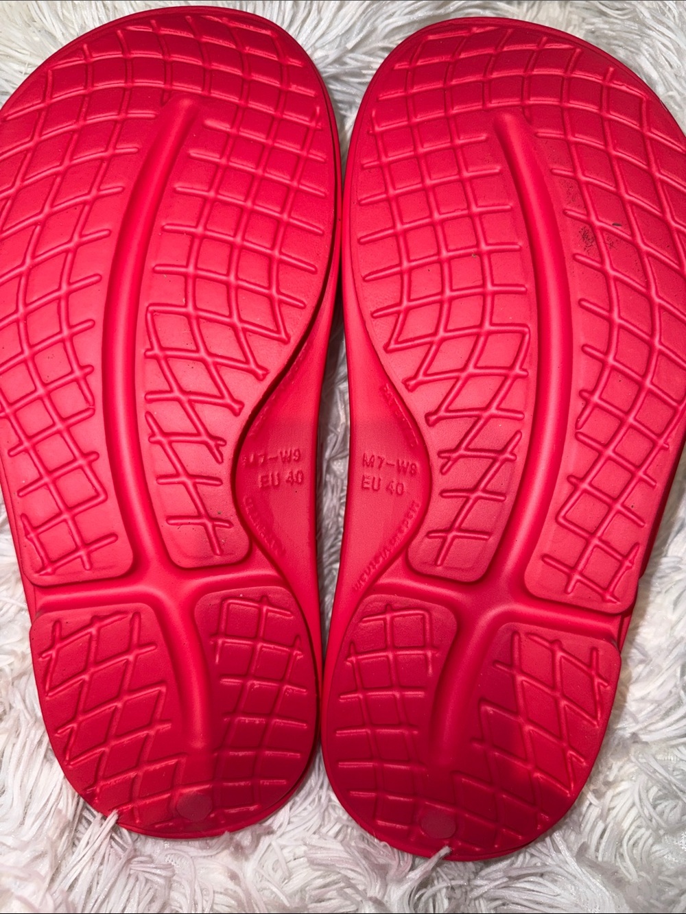 OOFOS Vibrant Pink Recovery Slides - Picture 9 of 9